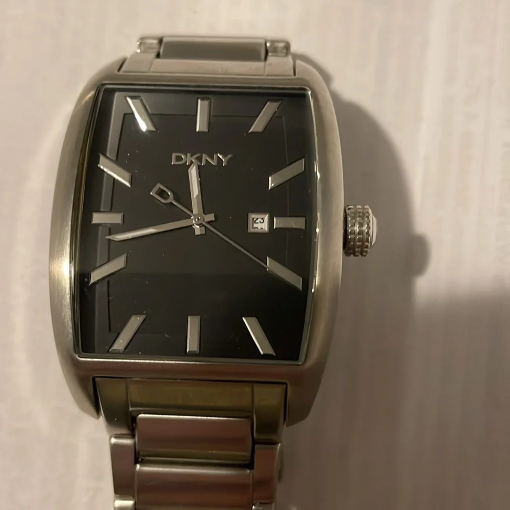 Watch - Picture 2 of 3